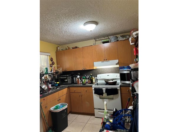7987 NW 7th st, Miami, FL 33126