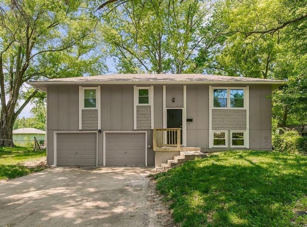 20007 E 13th  South Street, Independence, MO 64057