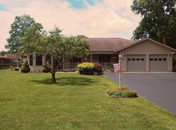 3422 Sycamore Drive, Columbus, IN 47203