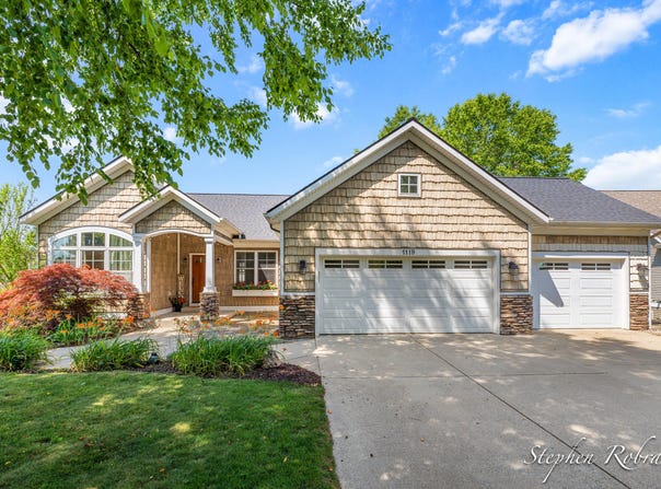 1119 Mid Bluff Drive, Zeeland, MI 49464