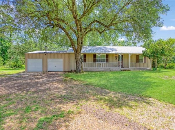 3268 Farm Road 1487, Bogata, TX 75417