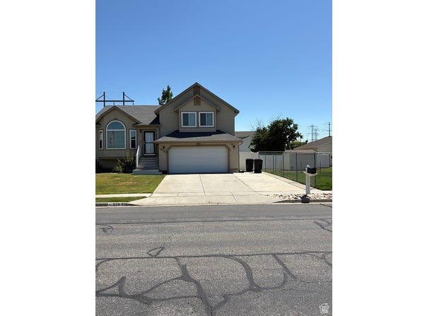 1579 W 2050 N, Clinton, UT 84015