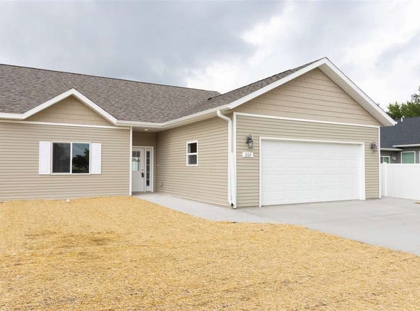 202 Augusta National Blvd, Washington, IA 52353