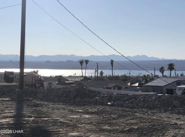 2706 Arcadia Dr, Lake Havasu City, AZ 86404