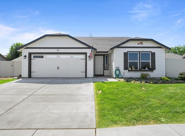 614 Pappy's Way, Grandview, WA 98930