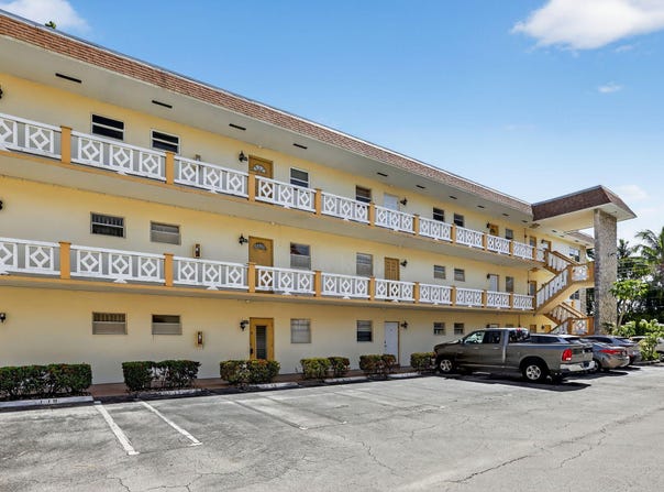 5111 W Oakland Park Boulevard, Lauderdale Lakes, FL 33313