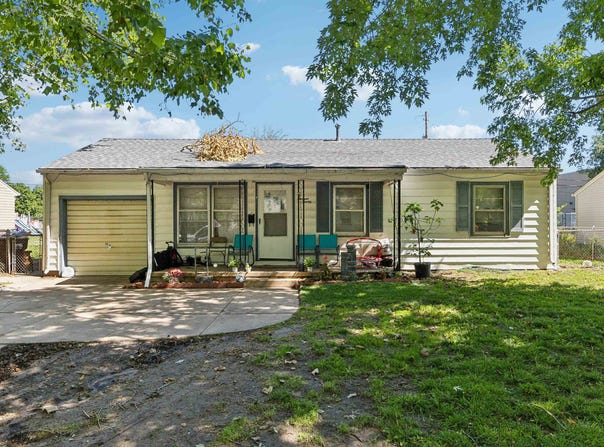 1320 E Crowley St, Wichita, KS 67216