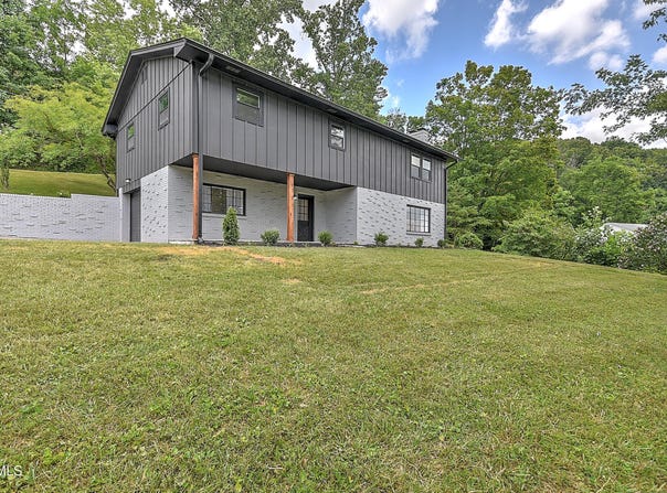 1091 Long Crescent Drive, Bristol, VA 24201