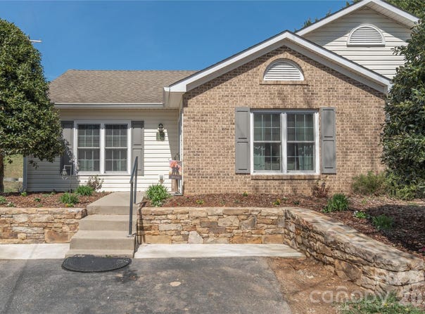 11 Pearl Street, Black Mountain, NC 28711