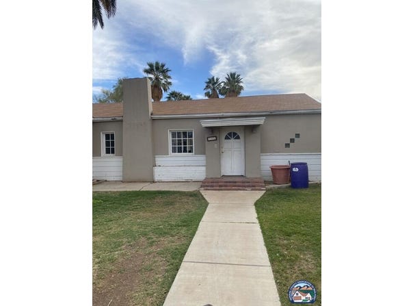 581 Sandalwood Dr, El Centro, CA 92243