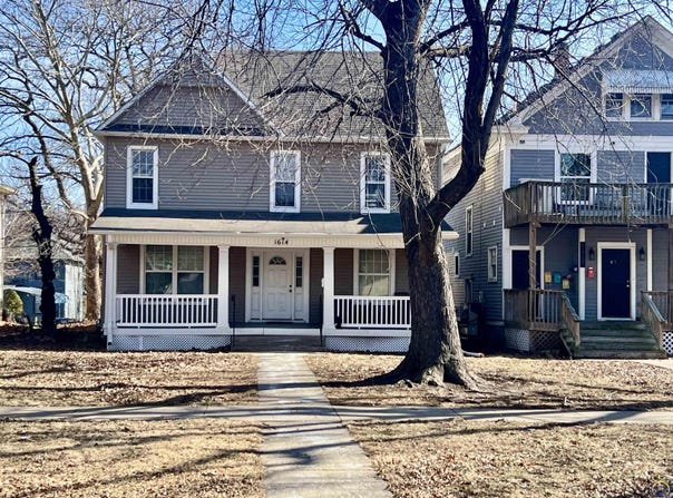 1614 SW College AVE, Topeka, KS 66604