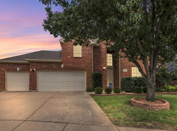 5233 Scenic Point Drive, Fort Worth, TX 76244