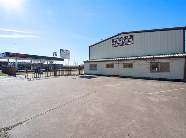 1003 S Kaufman Street, Ennis, TX 75119