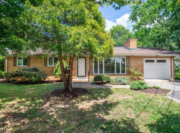 1087 Ratzer Rd, Wayne Twp., NJ 07470-3305