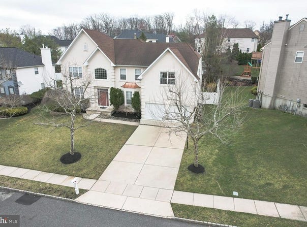 11 EXTON CIR, CHERRY HILL, NJ 08003