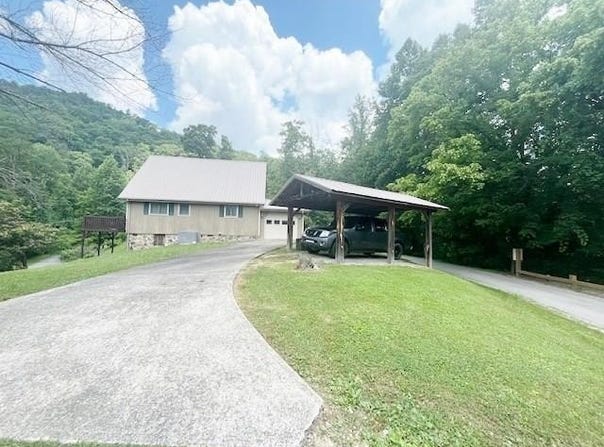 280 ROLLING HILLS ESTATES, Pikeville, KY 41501