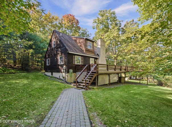 7146 Moss Drive, Swiftwater, PA 18370