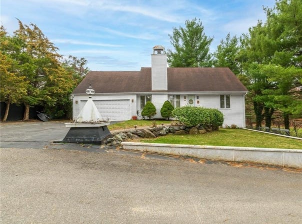 14 Jasper Avenue, Johnston, RI 02919