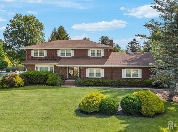 85 Hidden Lake Drive, North Brunswick, NJ 08902