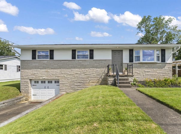 2001 Mona Court, Milton, WV 25541