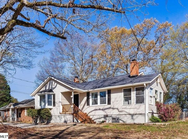 2150 Oakhurst Circle, Spartanburg, SC 29302