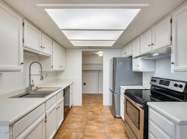 222 W BROWN Road, Mesa, AZ 85201