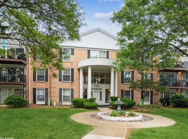 5300 Carriageway Drive, Rolling Meadows, IL 60008