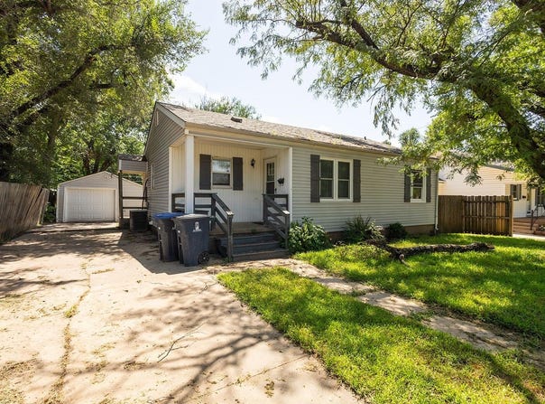 1409 Edgemoor, El Dorado, KS 67042