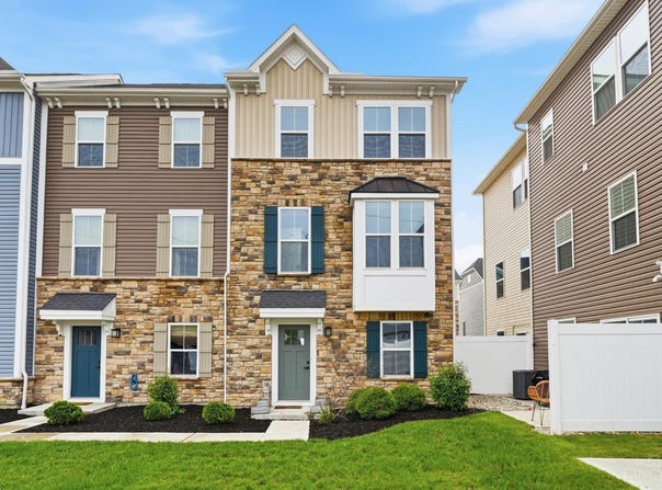 9 Wentworth Lane, Deer Park, OH 45236