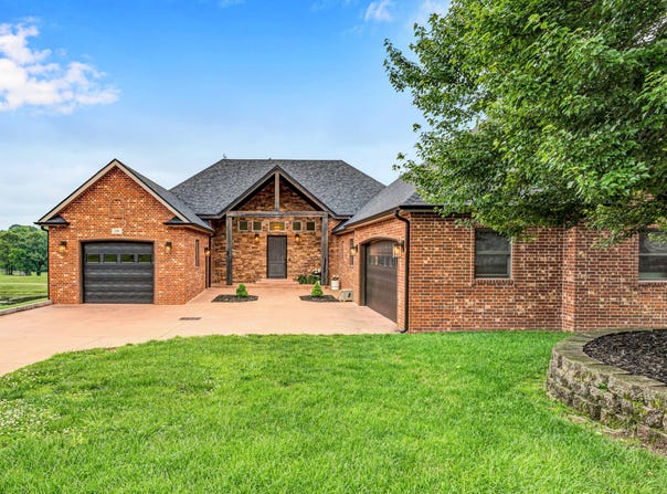 108 Island Green Drive, Republic, MO 65738