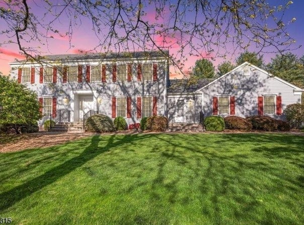 47 Fenview Rd, Long Hill Township, NJ 07933