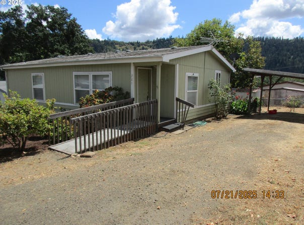 751 SE MEADOWOOD DR, Winston, OR 97496