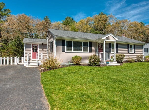 35 Pinecrest Dr, Taunton, MA 02780
