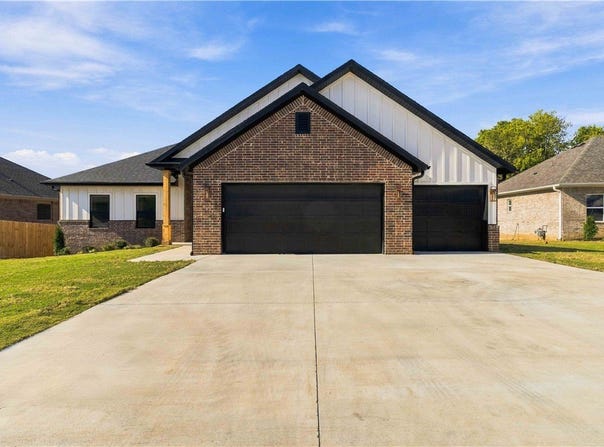 91 W Watson Lane, Farmington, AR 72730