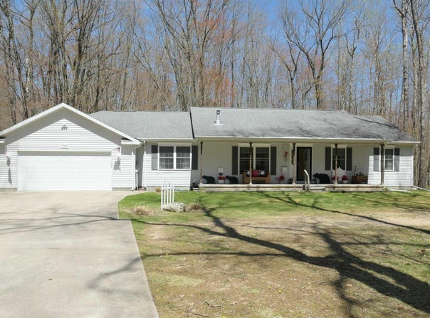 2090 Deer Court, Farwell, MI 48622