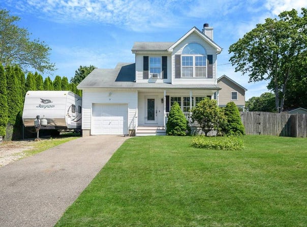 9 Ocean Avenue, Mastic, NY 11950