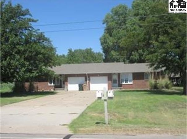 806 E 43rd Ave, Hutchinson, KS 67502