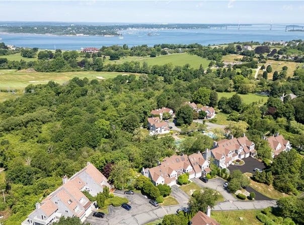 15 Hammersmith Road, Newport, RI 02840