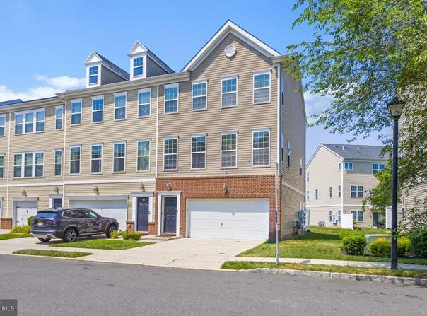 104 CREEKSIDE WAY, BURLINGTON, NJ 08016