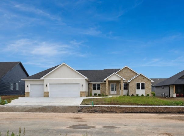 266 E SWEETWATER Way, APPLETON, WI 54913