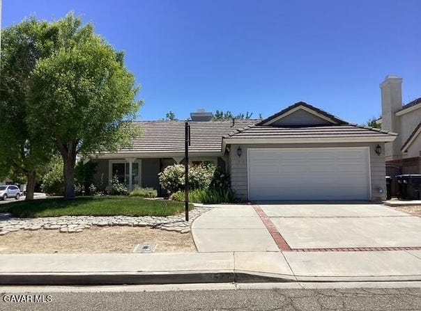 3522 W Avenue J2, Lancaster, CA 93536