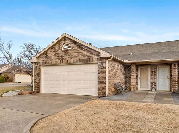 1020 W Cypress Street, Rogers, AR 72756