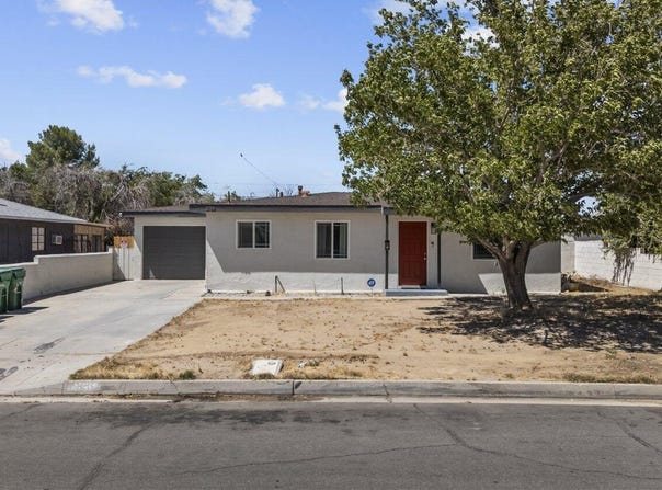 1135 W Pillsbury St, Lancaster, CA 93534