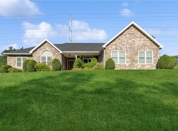 9812 Liberty Hills Drive, Liberty, MO 64068