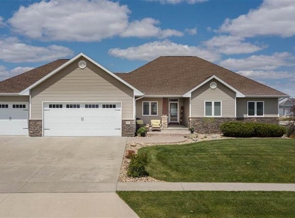 4202 Wild Horse Drive, Cedar Falls, IA 50613