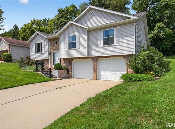 29 Windermere Drive, Glen Carbon, IL 62034