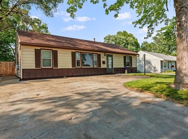 604 66th Terrace, Gladstone, MO 64118