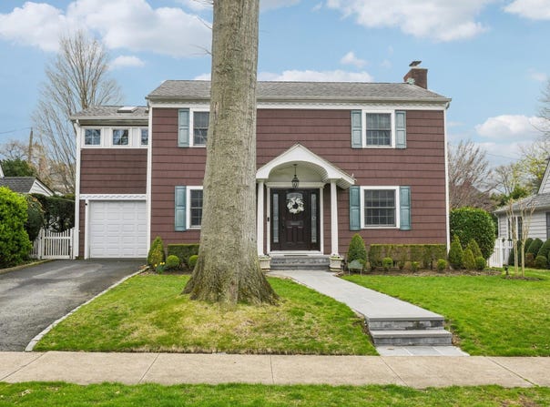 8 Beech Street, Garden City, NY 11530