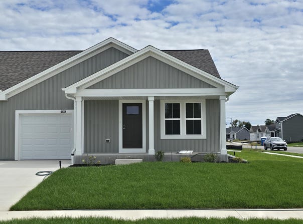 636 Harvest Ln, Hartford, WI 53027