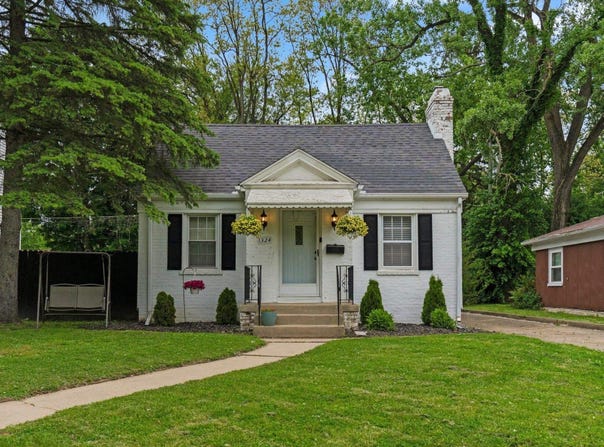 1324 Maple Avenue, Fort Wayne, IN 46807-1016